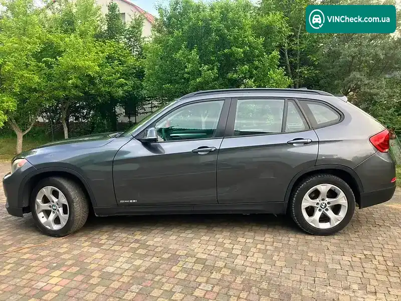 BMW X1 2012, фото з оголошення 2 з 10, VIN WBAVM1C57DVW43636