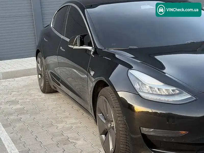 Tesla Model 3 2018, фото з оголошення 2 з 10, VIN 5YJ3E1EB0JF113366