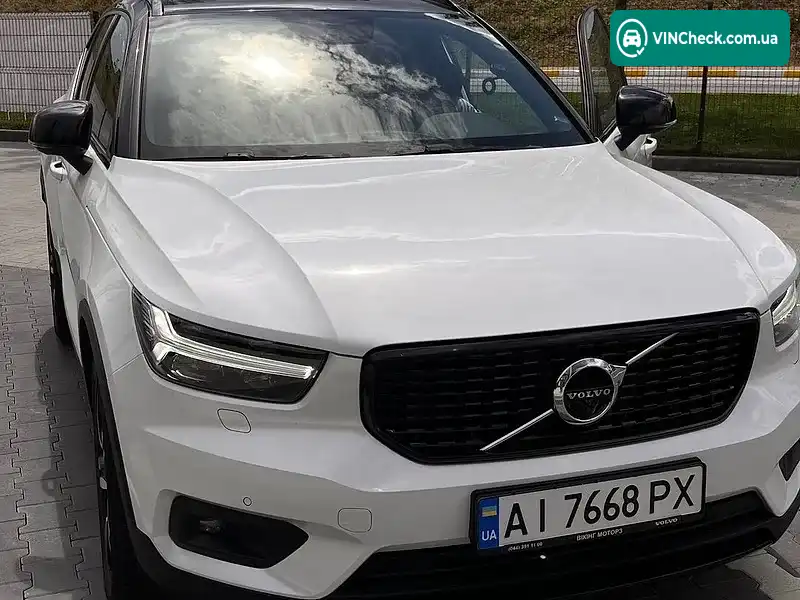 Volvo XC40 2018, фото з оголошення 1 з 19, VIN YV1XZA6VCK2112048