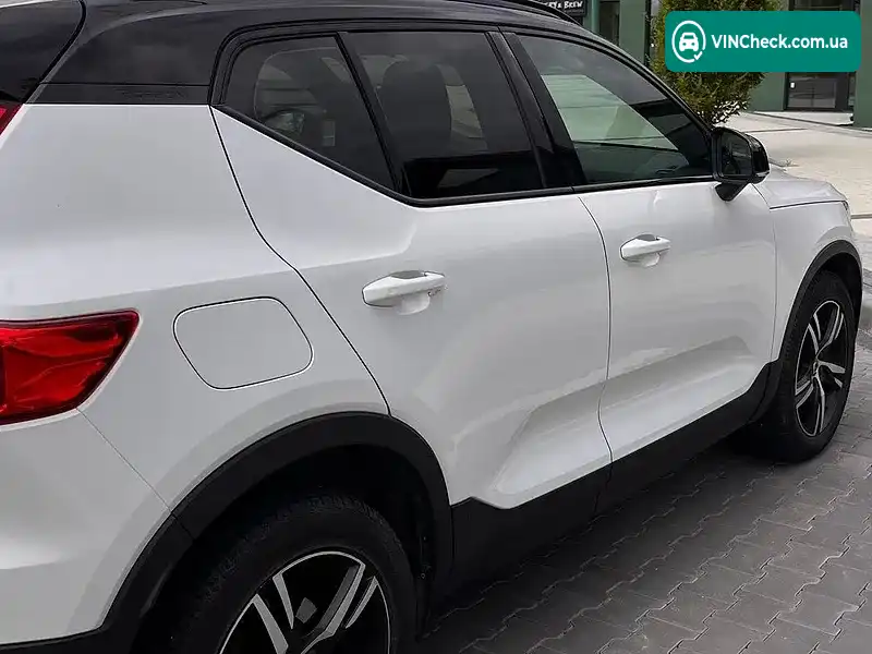 Volvo XC40 2018, фото з оголошення 2 з 19, VIN YV1XZA6VCK2112048