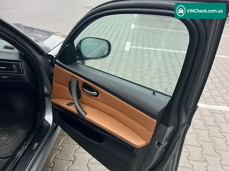 BMW 3 Series 2009, фото з оголошення 2 з 18, VIN WBAPF51040A416732