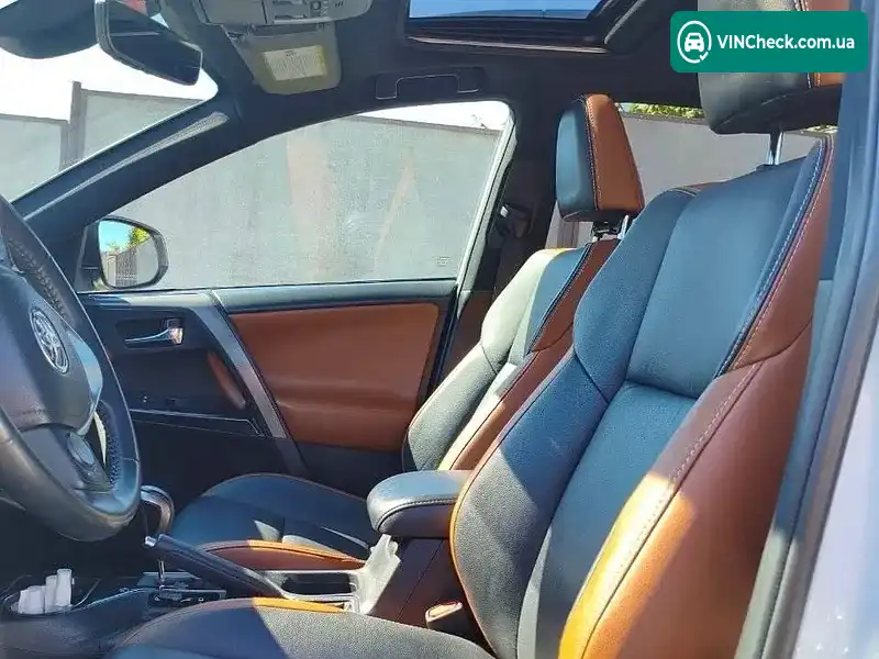 Toyota RAV4 2018, фото з оголошення 1 з 13, VIN 2T3NFREV3JW445830