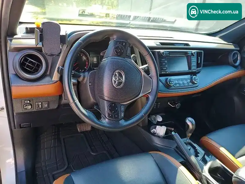 Toyota RAV4 2018, фото з оголошення 2 з 13, VIN 2T3NFREV3JW445830