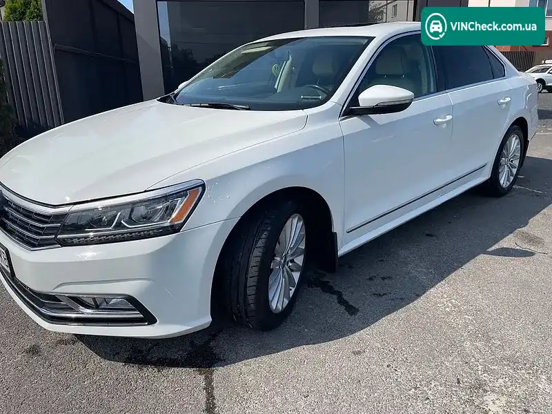 Volkswagen Passat 2016, фото з оголошення 2 з 7, VIN 1VWBT7A3XHC032897