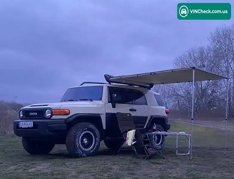 Toyota FJ Cruiser 2010, фото з оголошення 2 з 21, VIN JTEBU4BF7AK096782