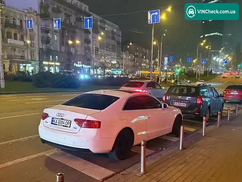 Audi A5 2012, фото з оголошення 2 з 8, VIN WAULFAFR4DA000880