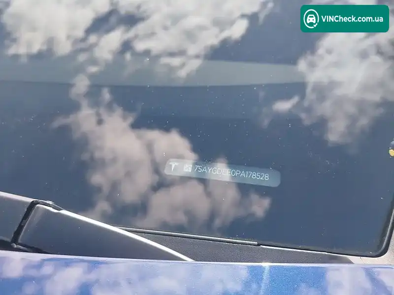 Tesla Model Y 2023, фото з оголошення 2 з 20, VIN 7SAYGDEE0PA178528