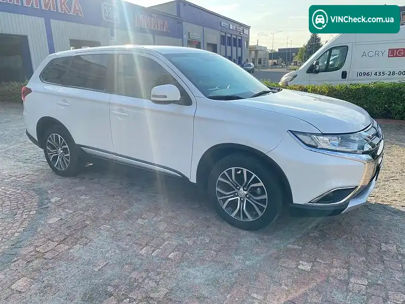 Mitsubishi Outlander 2018, фото з оголошення 2 з 8, VIN JA4AZ3A35JZ066992