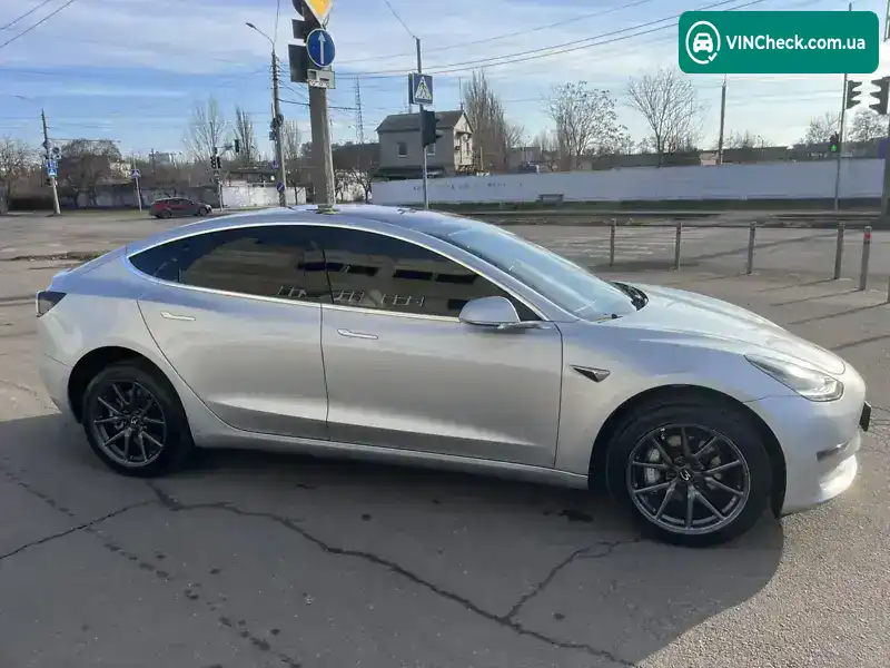 Tesla Model 3 2018, фото з оголошення 2 з 13, VIN 5YJ3E1EA9JF058648