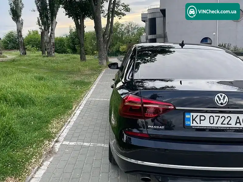 Volkswagen Passat 2016, фото з оголошення 2 з 18, VIN 1VWDT7A30HC030178