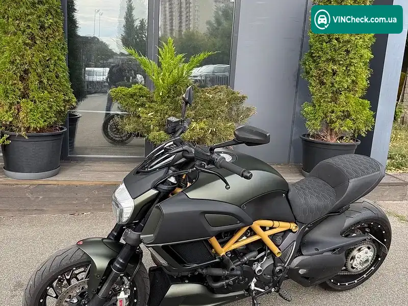 Ducati Diavel 1200 Carbon 2014, фото з оголошення 1 з 20, VIN ZDM13BSW6FB019744