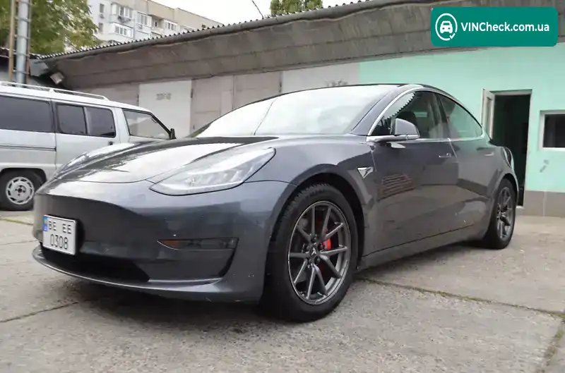 Tesla Model 3 2018, фото з оголошення 1 з 11, VIN 5YJ3E1EB8JF104074