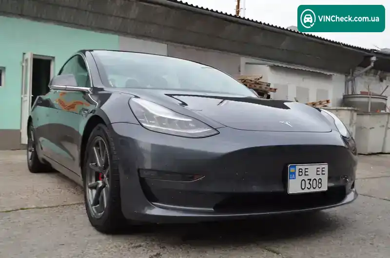 Tesla Model 3 2018, фото з оголошення 2 з 11, VIN 5YJ3E1EB8JF104074