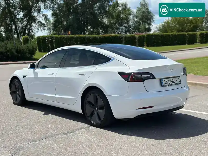 Tesla Model 3 2018, фото з оголошення 2 з 20, VIN 5YJ3E1EA9JF076809