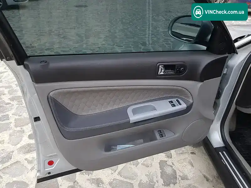 Volkswagen Passat 2001, фото з оголошення 1 з 10, VIN WVWZZZ3BZ2P045160