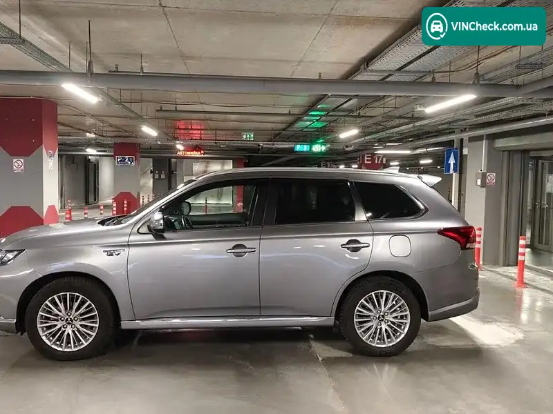 Mitsubishi Outlander 2021, фото з оголошення 2 з 12, VIN JA4J2VA73NZ056292