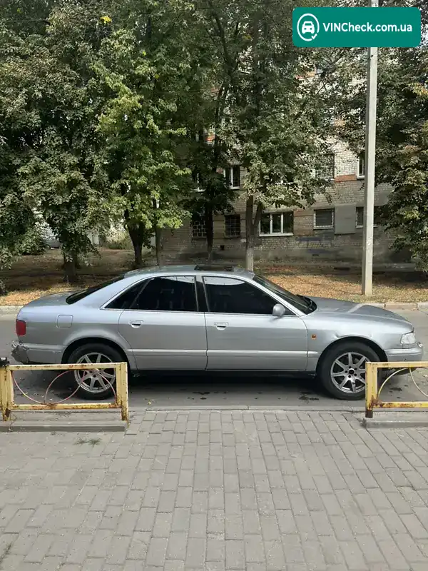 Audi A8 1998, фото з оголошення 2 з 11, VIN WAUZZZ4DZWN016873