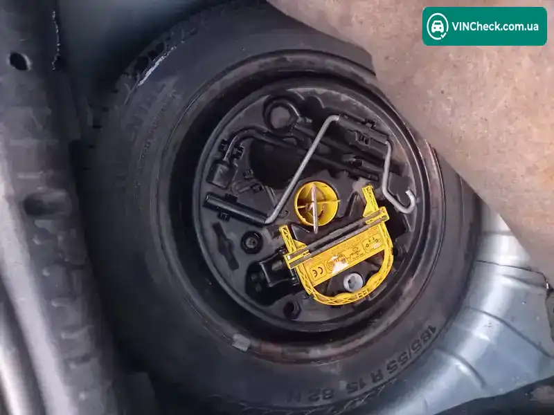 Renault Clio 2002, фото з оголошення 2 з 18, VIN VF1BB130A26677094
