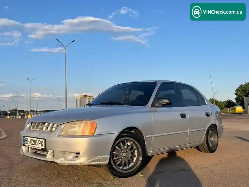 Hyundai Accent 2000, фото з оголошення 2 з 13, VIN KMHCG45C51U178947