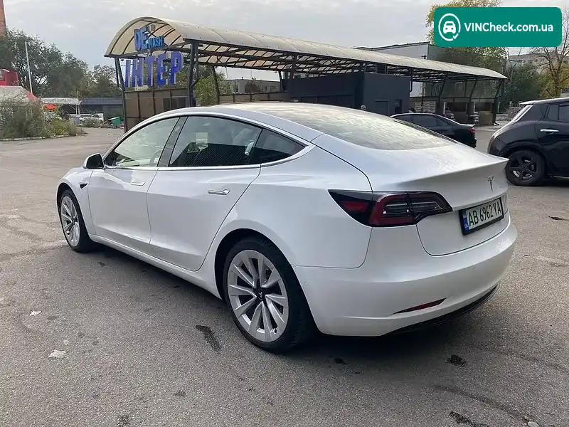 Tesla Model 3 2020, фото з оголошення 2 з 10, VIN 5YJ3E1EB1LF667714