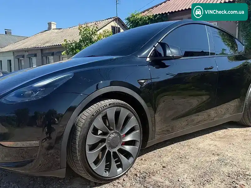 Tesla Model Y 2023, фото з оголошення 2 з 15, VIN 7SAYGDEF0PF823996
