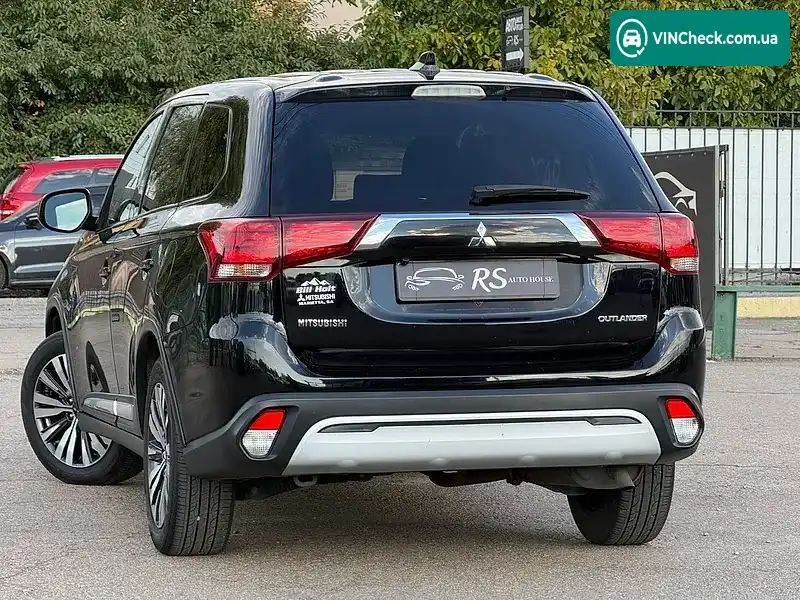 Mitsubishi Outlander 2018, фото з оголошення 2 з 20, VIN JA4AD2A38KZ005257
