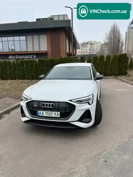 Audi e-tron 2020, фото з оголошення 2 з 21, VIN WAUZZZGE8LB036382
