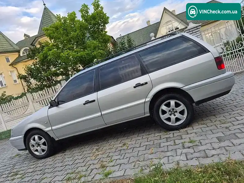 Volkswagen Passat 1994, фото з оголошення 2 з 20, VIN WVWZZZ33ZGE033297