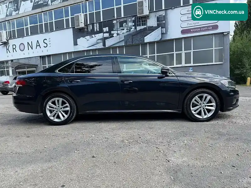 Volkswagen Passat 2020, фото з оголошення 2 з 15, VIN 1VWSA7A36LC016923