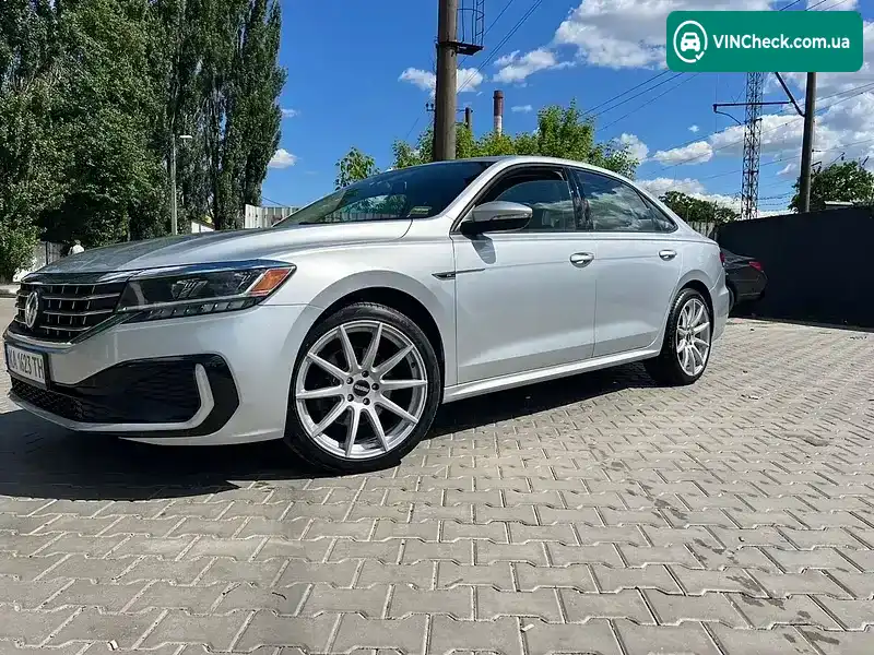 Volkswagen Passat 2019, фото з оголошення 2 з 21, VIN 1VWMA7A38LC003535
