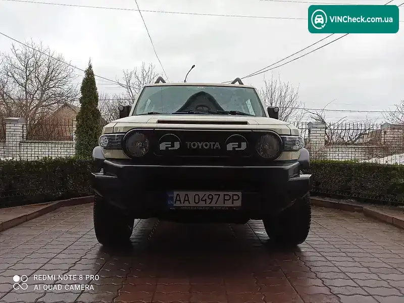 Toyota FJ Cruiser 2010, фото з оголошення 2 з 20, VIN JTEBU4BF1AK091058