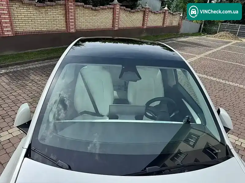 Tesla Model Y 2024, фото з оголошення 2 з 20, VIN 7SAYGAEE1RF064428