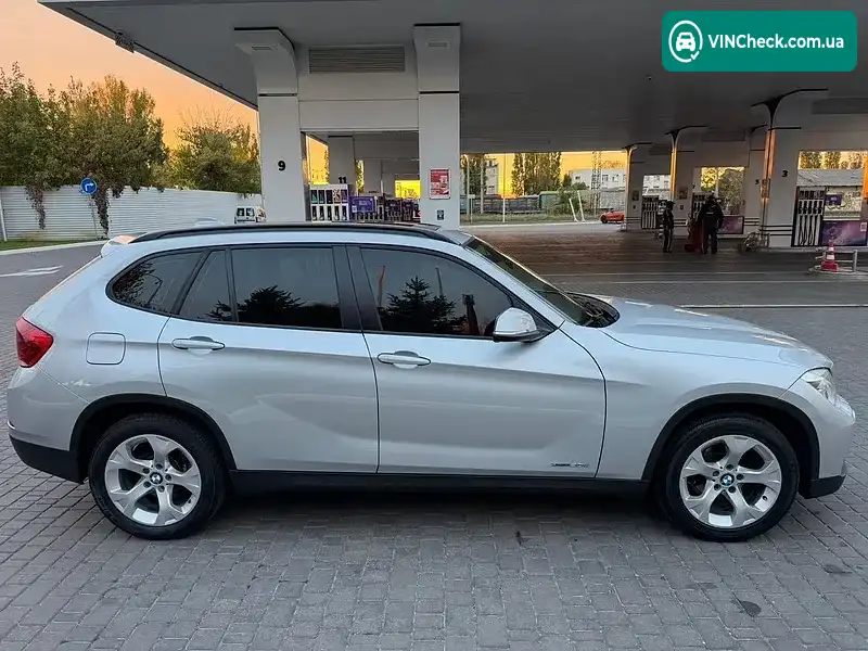 BMW X1 2013, фото з оголошення 2 з 20, VIN WBAVP7108DVW28435