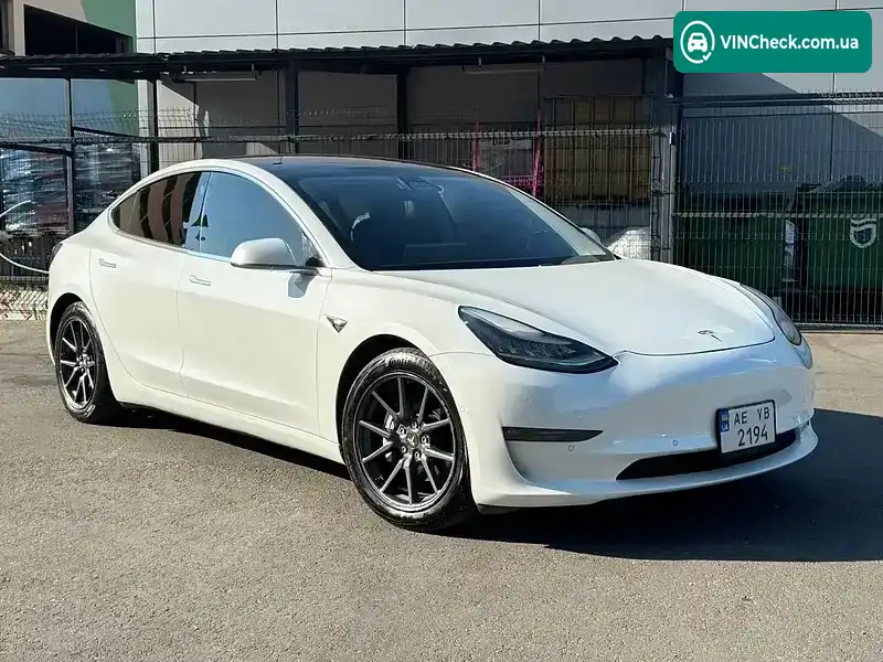 Tesla Model 3 2018, фото з оголошення 2 з 11, VIN 5YJ3E1EB7JF112733