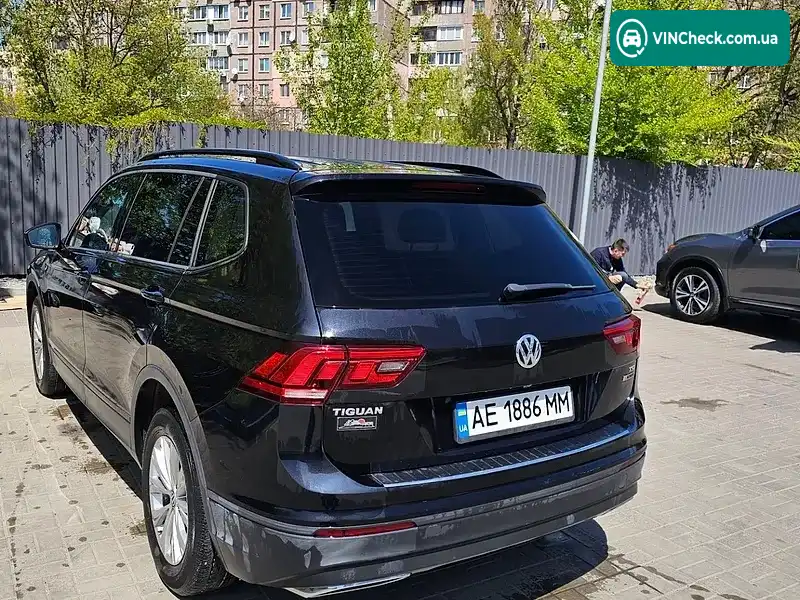 Volkswagen Tiguan 2018, фото з оголошення 2 з 7, VIN 3VV0B7AX6JM131450