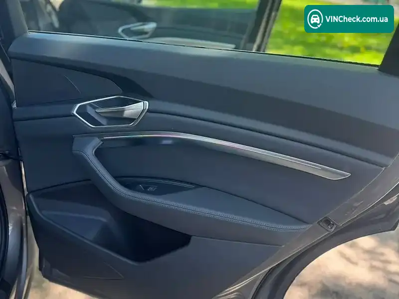 Audi e-tron 2020, фото з оголошення 2 з 21, VIN WAUZZZGE6LB026093