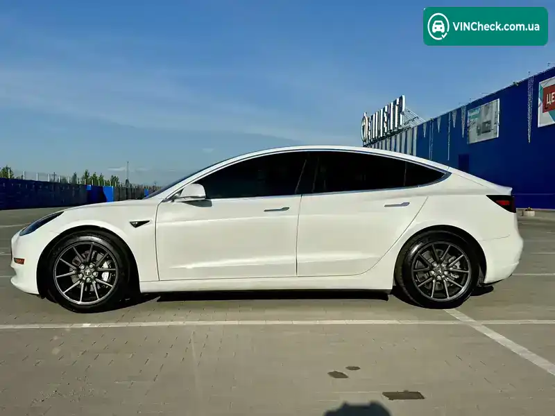 Tesla Model 3 2018, фото з оголошення 2 з 16, VIN 5YJ3E1EA3JF042283
