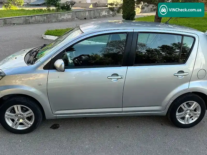 Daihatsu Sirion 2006, фото з оголошення 2 з 16, VIN JDAM301S001028988