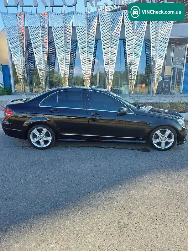 Mercedes-Benz C-Class 2010, фото з оголошення 2 з 10, VIN WDDGF8BB8BR144877