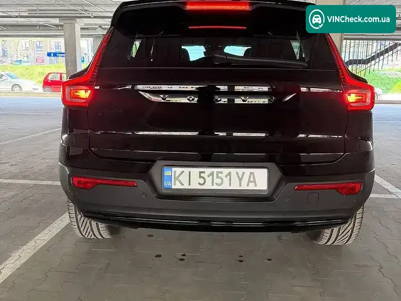 Volvo XC40 2022, фото з оголошення 2 з 13, VIN YV4ED3UW7P2019084