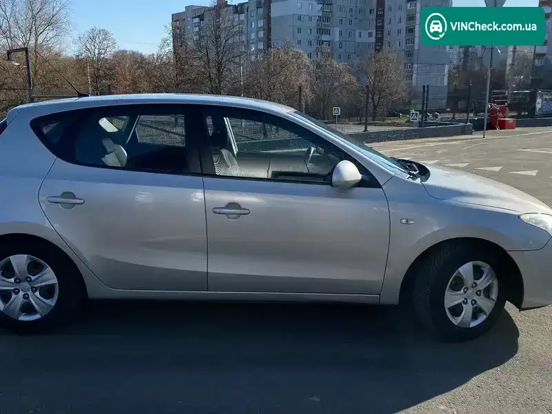 Hyundai i30 2007, фото з оголошення 2 з 19, VIN KMHDC51CP8U016618