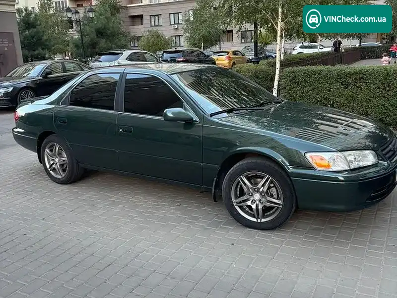 Toyota Camry 2000, фото з оголошення 2 з 13, VIN JT2BG22K3Y0469523