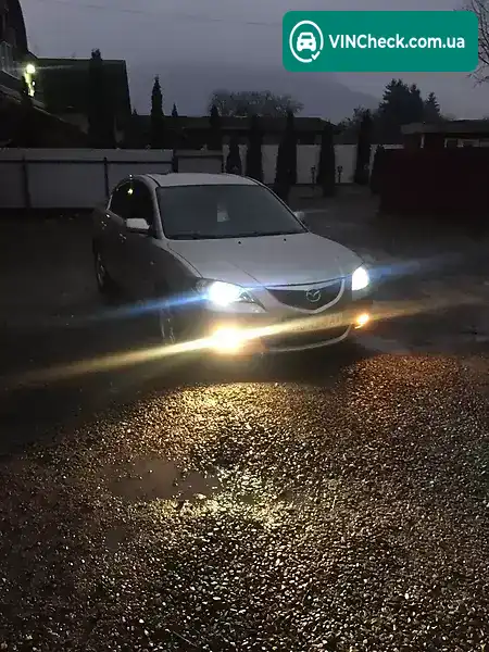 Mazda 3 2004, фото з оголошення 1 з 9, VIN 1VWBV7A32FC044744