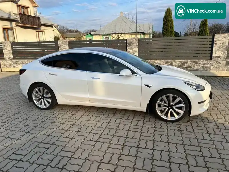 Tesla Model 3 2018, фото з оголошення 2 з 20, VIN 5YJ3E1EB3JF101177