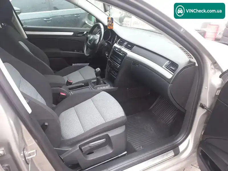Skoda Superb 2010, фото з оголошення 2 з 13, VIN TMBJF73T3B9016578