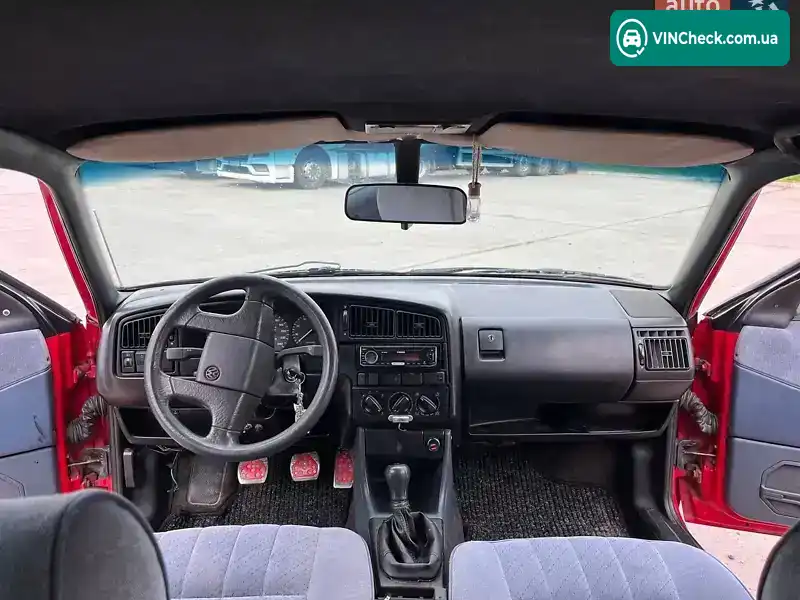 Volkswagen Passat 1988, фото з оголошення 2 з 8, VIN WVWZZZ31ZJE000143