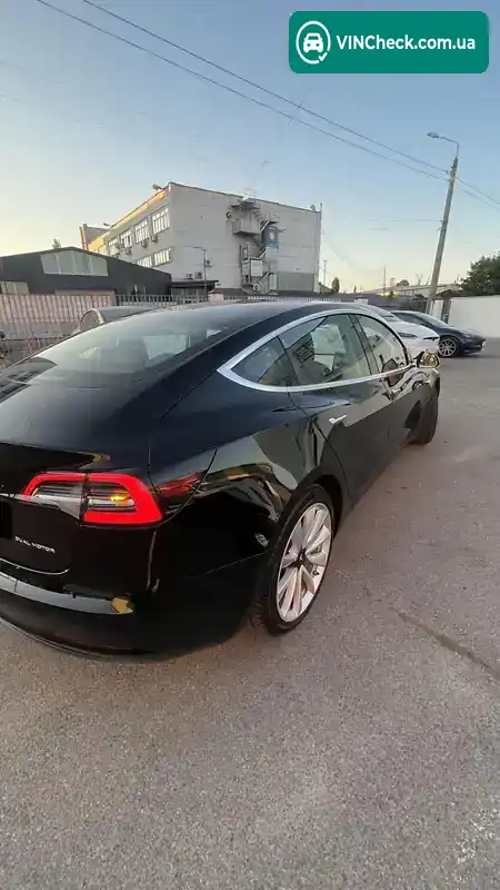Tesla Model 3 2019, фото з оголошення 2 з 19, VIN 5YJ3E7EB4KF242808