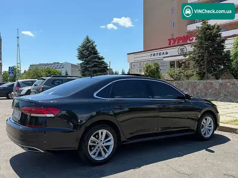 Volkswagen Passat 2021, фото з оголошення 2 з 11, VIN 1VWBA7A32MC018217
