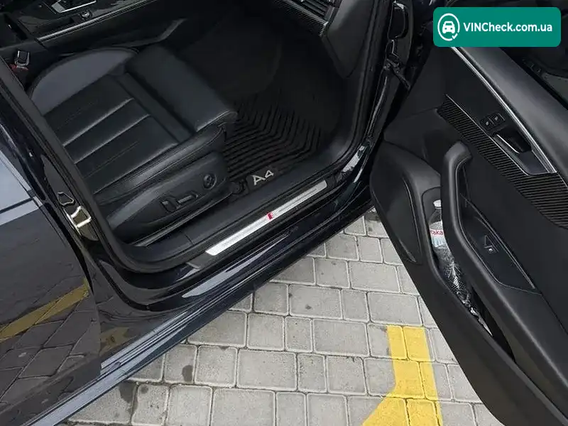 Audi A4 2018, фото з оголошення 1 з 20, VIN WAUENAF41JN018581
