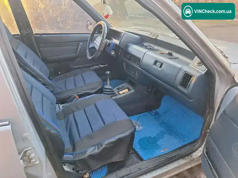 Mazda 626 1985, фото з оголошення 1 з 8, VIN JMZGC121201568622